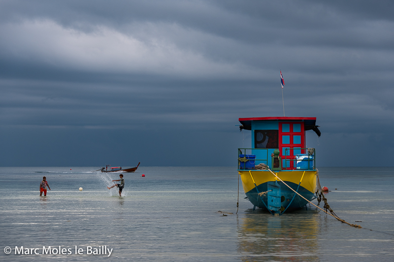 Photography by Marc Moles le Bailly - Asia - Color Boat